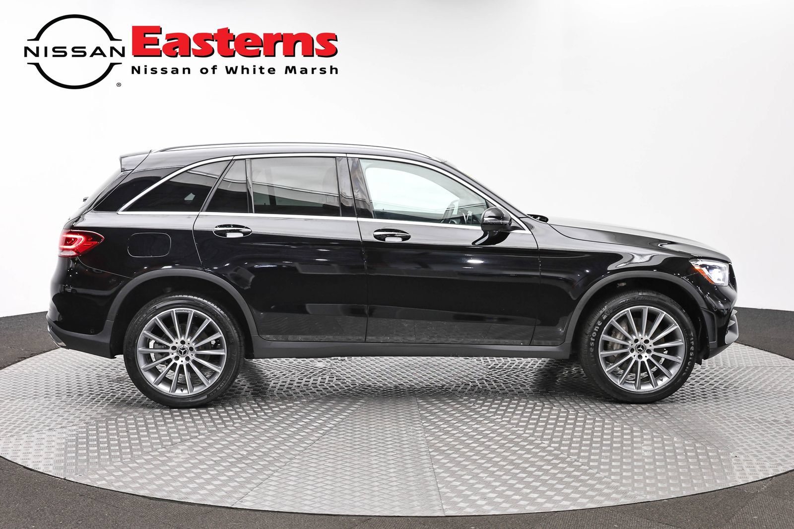 Used 2022 Mercedes-Benz GLC 300 4MATIC w/ AMG Line image 4