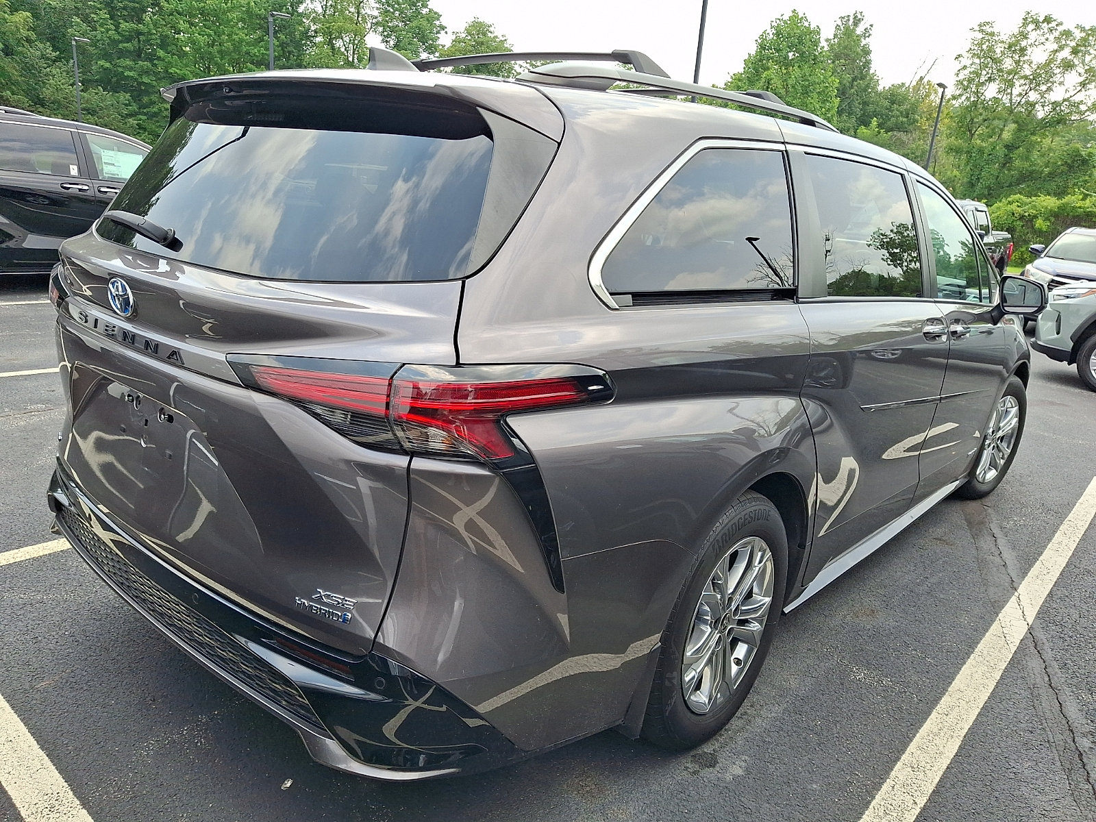 Certified 2021 Toyota Sienna XSE w/ XSE Plus Package AWD/4WD image 4