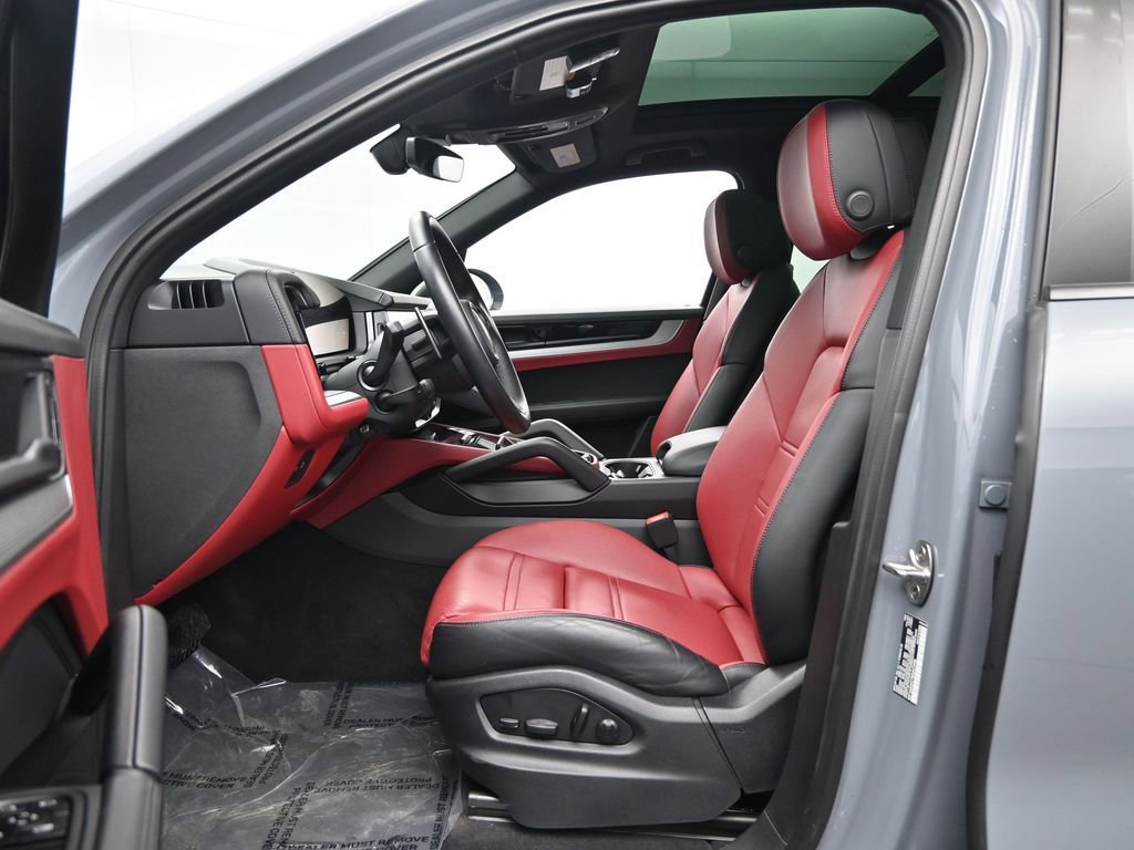 Used 2024 Porsche Cayenne image 24