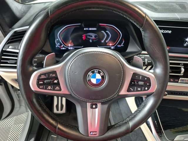 Used 2022 BMW X7 M50i image 11