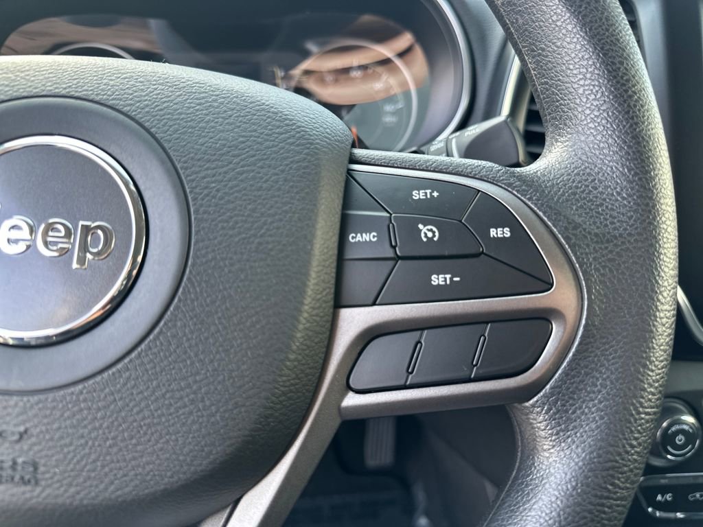 Used 2019 Jeep Cherokee Latitude w/ Popular Appearance Group image 20