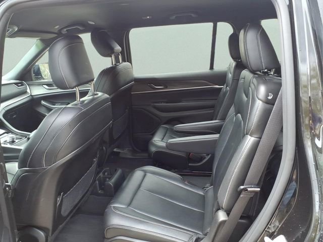 Used 2024 Jeep Grand Cherokee L Limited w/ Black Appearance Package AWD/4WD image 8