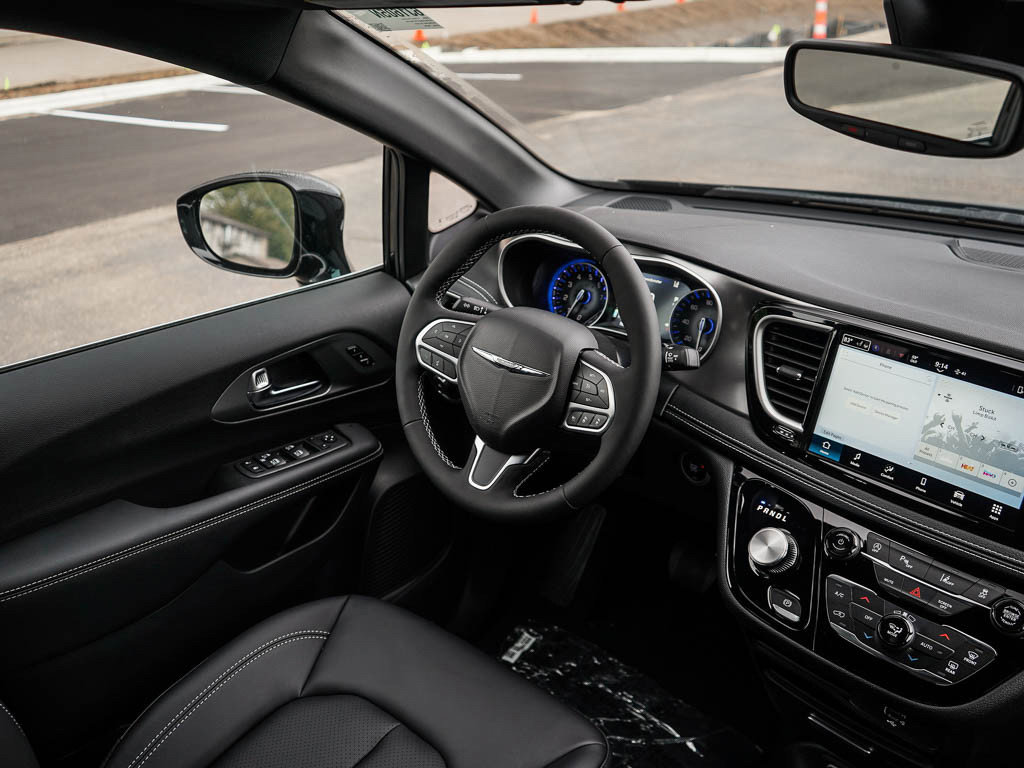 New 2026 Chrysler Pacifica Select AWD/4WD image 15