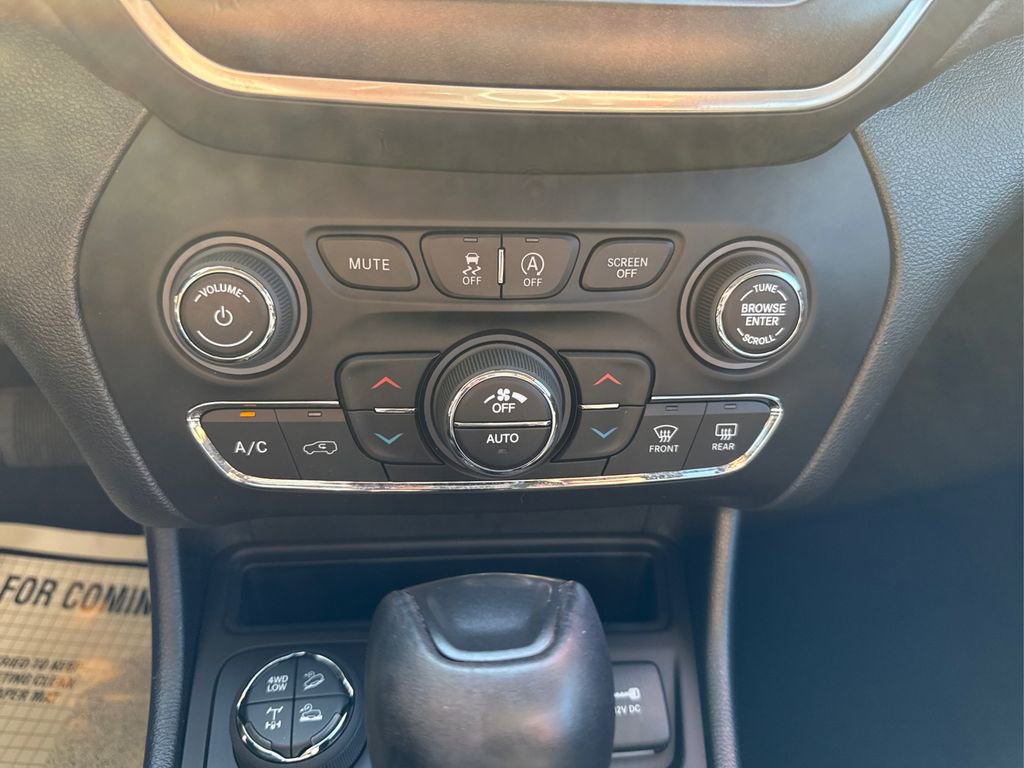 Used 2022 Jeep Cherokee Trailhawk image 29