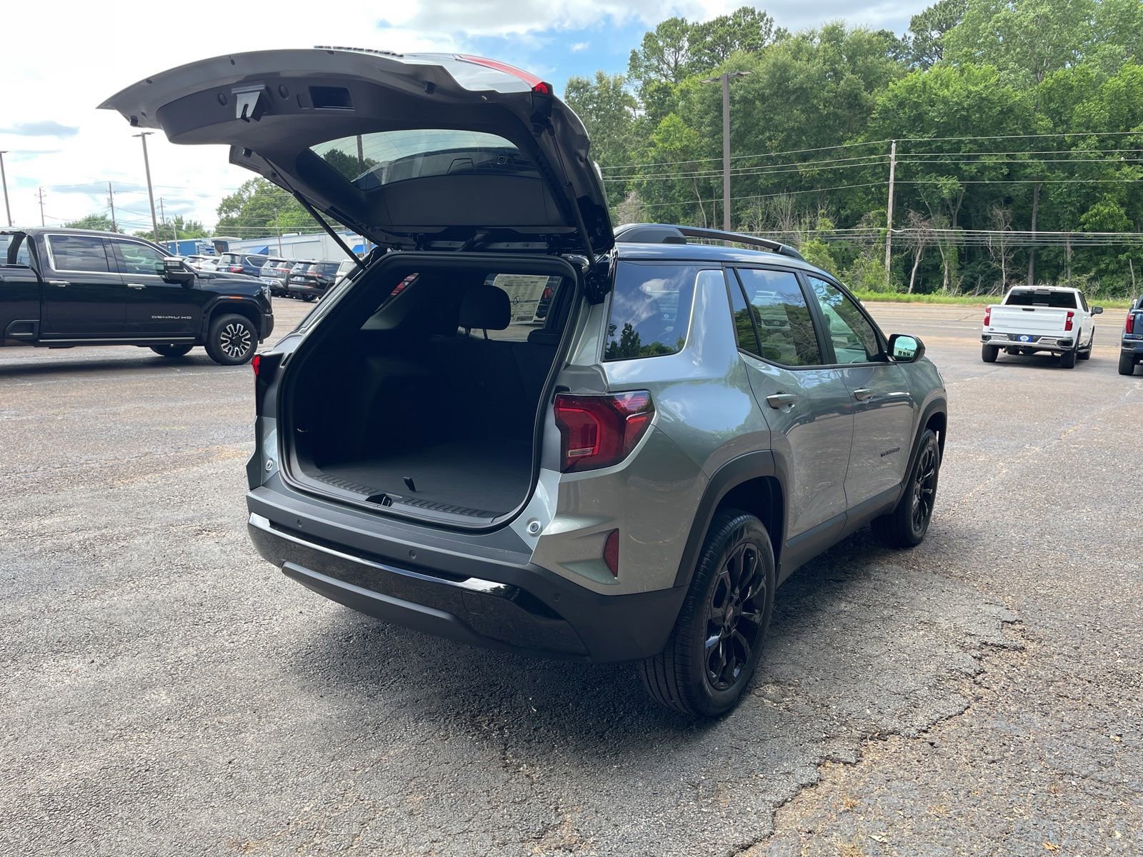New 2026 GMC Terrain Elevation w/ Black Edition FWD image 30