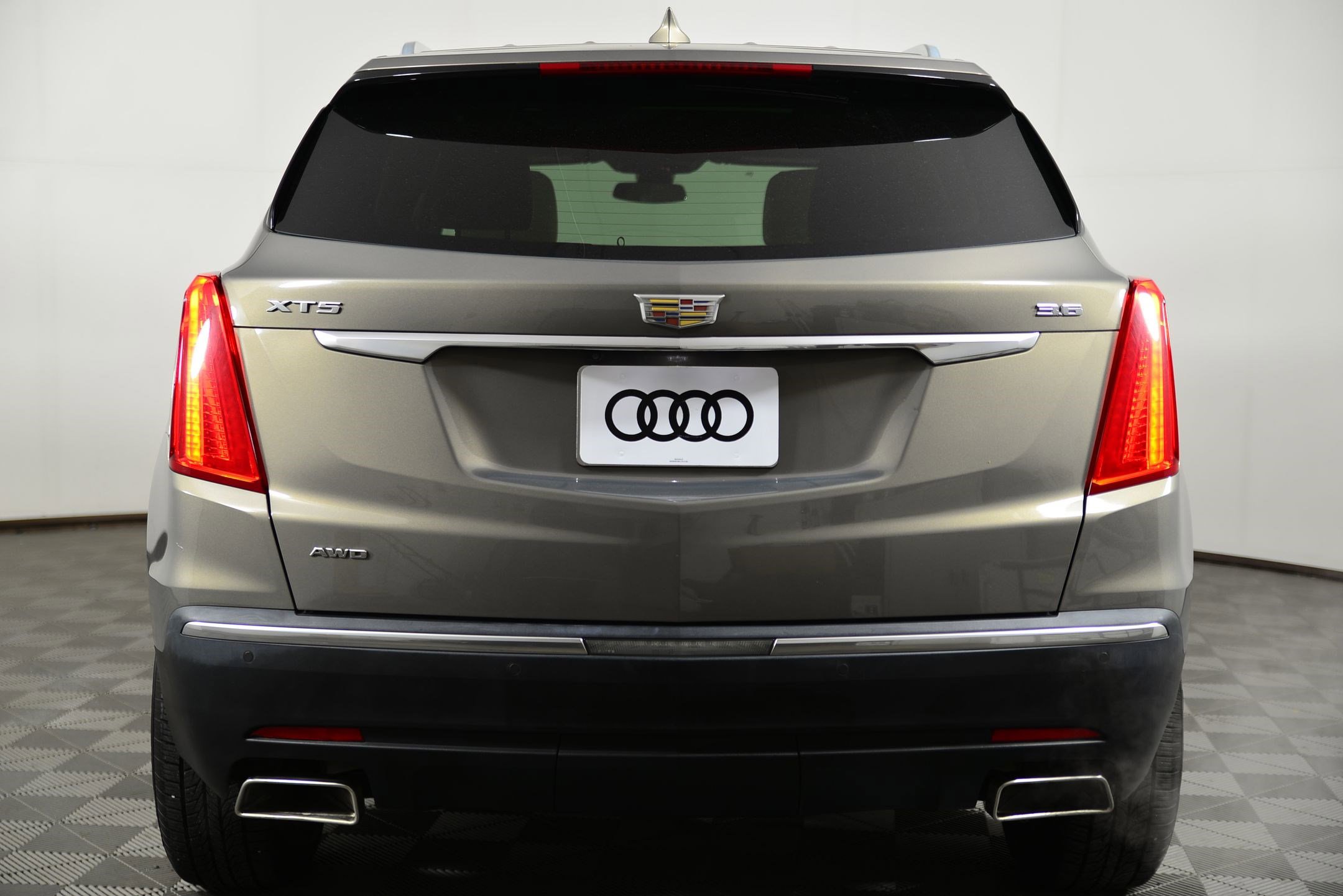 Used 2018 Cadillac XT5 Luxury w/ Driver Awareness Package image 8