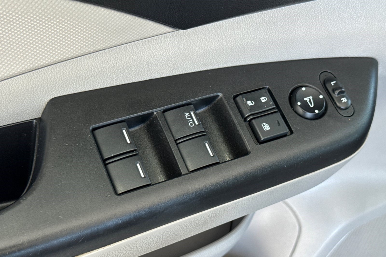 Used 2013 Honda CR-V LX image 13