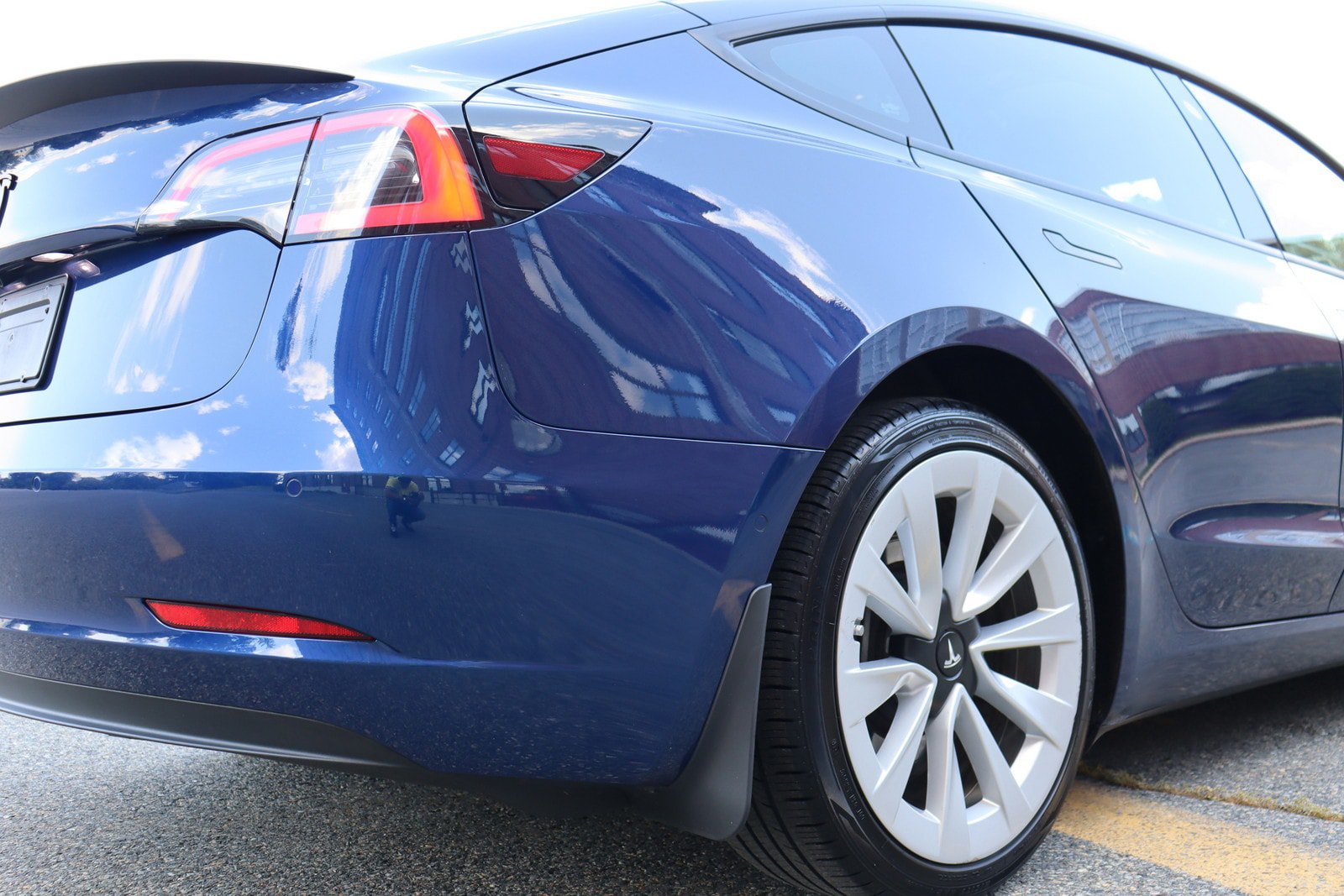 Used 2022 Tesla Model 3 Standard Range RWD image 40