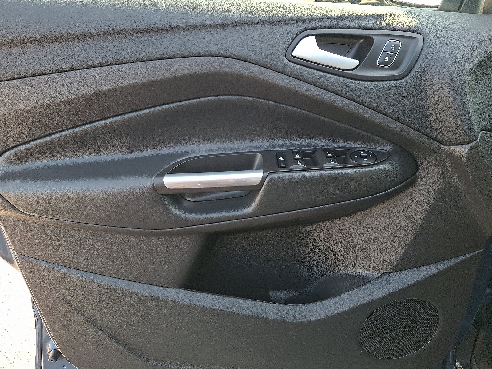 Used 2018 Ford Escape SEL FWD image 12