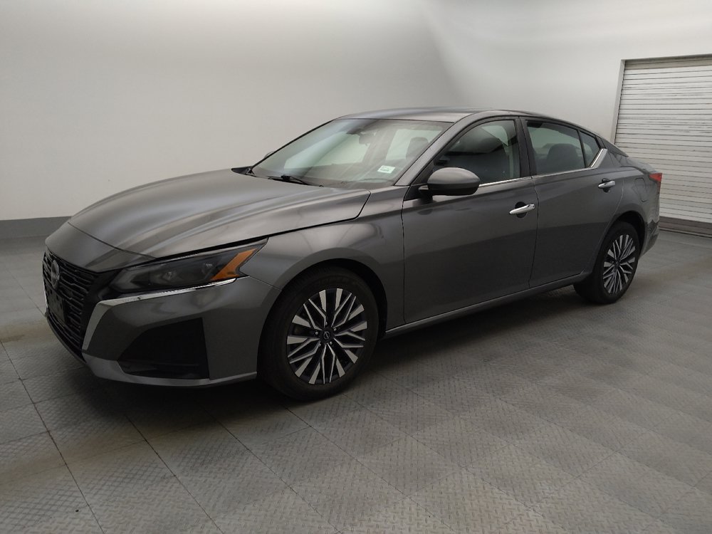 Used 2023 Nissan Altima 2.5 SV w/ SV Premium Package AWD/4WD image 2