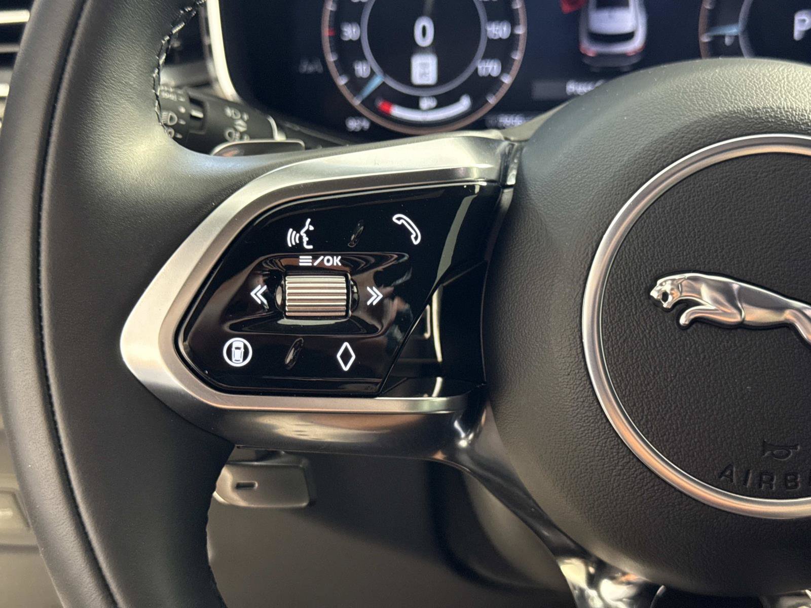 Certified 2026 Jaguar F-PACE R-Dynamic S AWD/4WD image 32