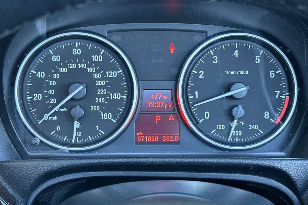 Used 2011 BMW 328i Convertible image 25