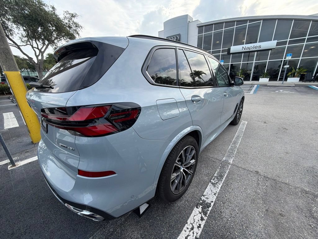 Used 2026 BMW X5 sDrive40i w/ M Sport Package RWD image 4