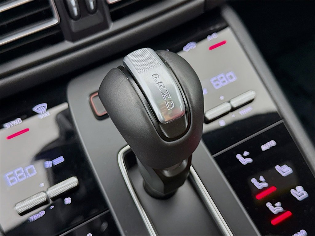 Used 2025 Porsche Macan image 21