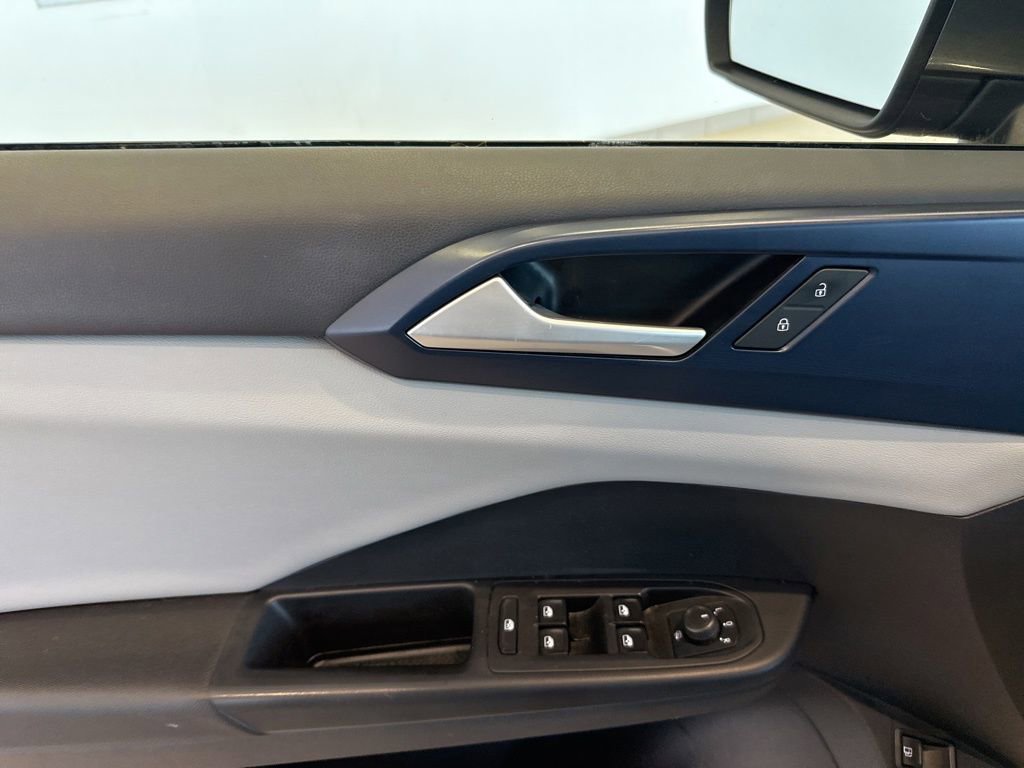 Used 2022 Volkswagen Taos SE image 19