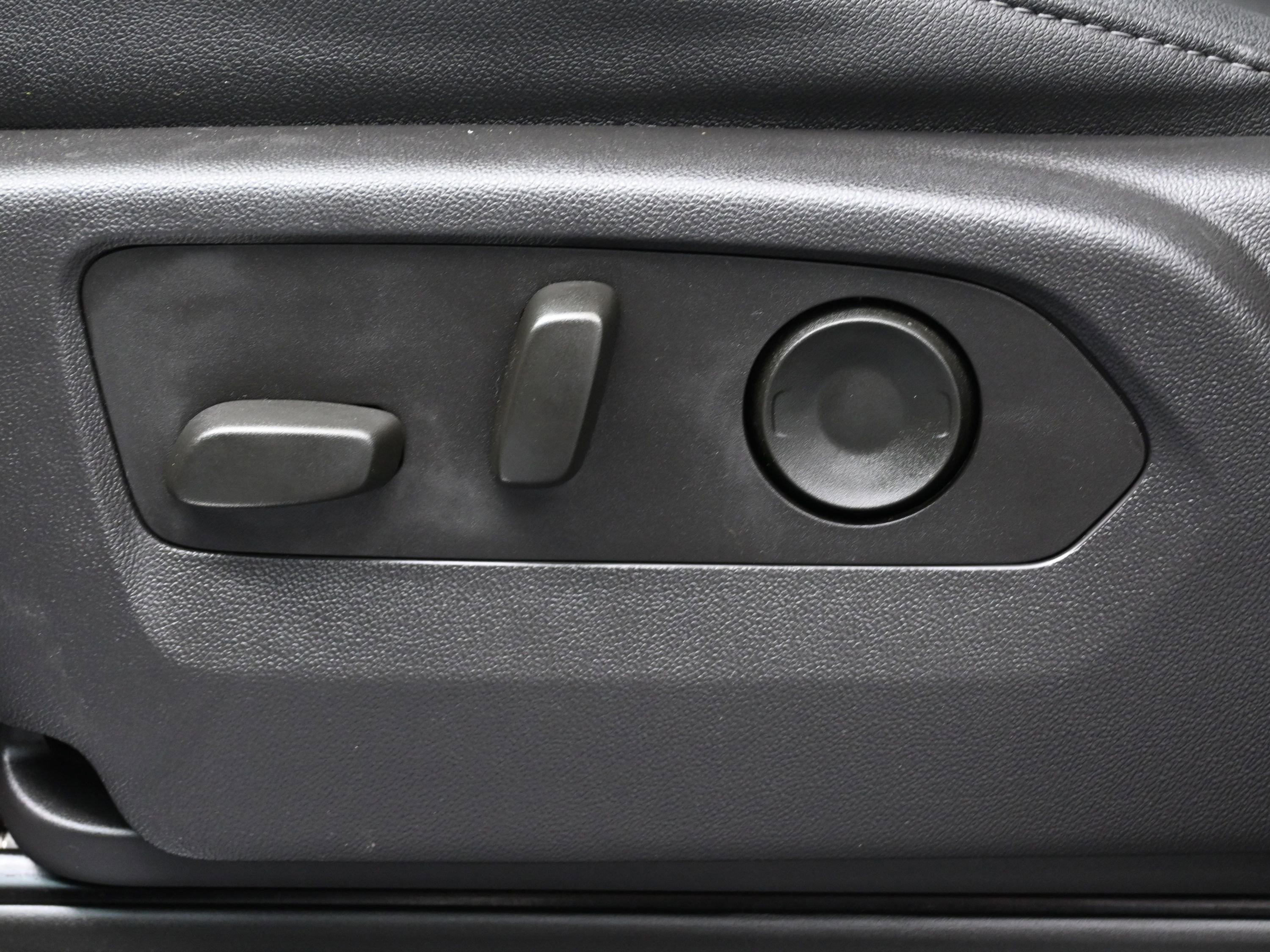 Used 2024 GMC Sierra 3500 SLT w/ SLT Convenience Package image 10