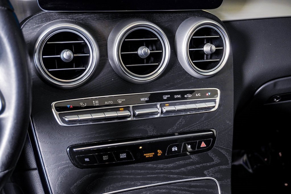 Used 2021 Mercedes-Benz GLC 300 GLC 300 image 24