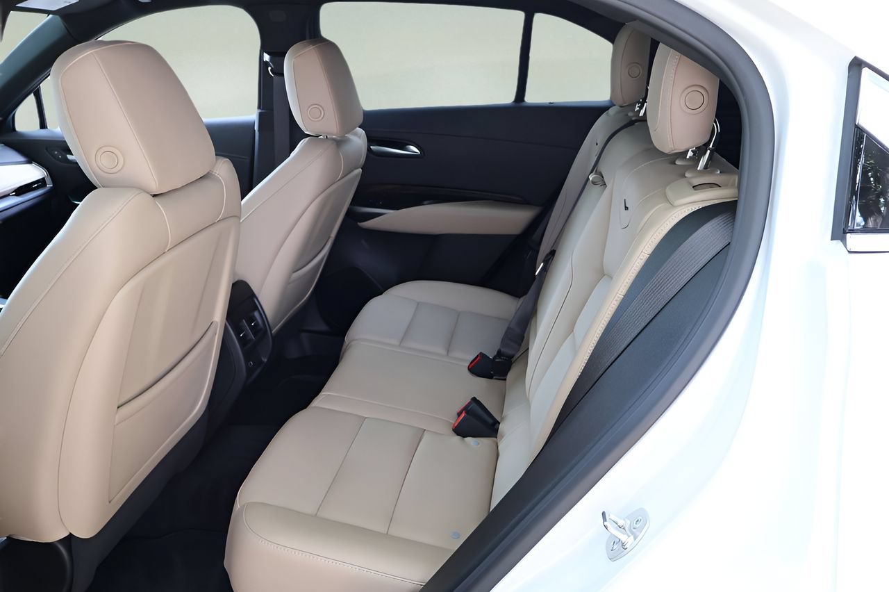 Certified 2025 Cadillac XT4 Premium Luxury w/ Technology Package FWD image 13
