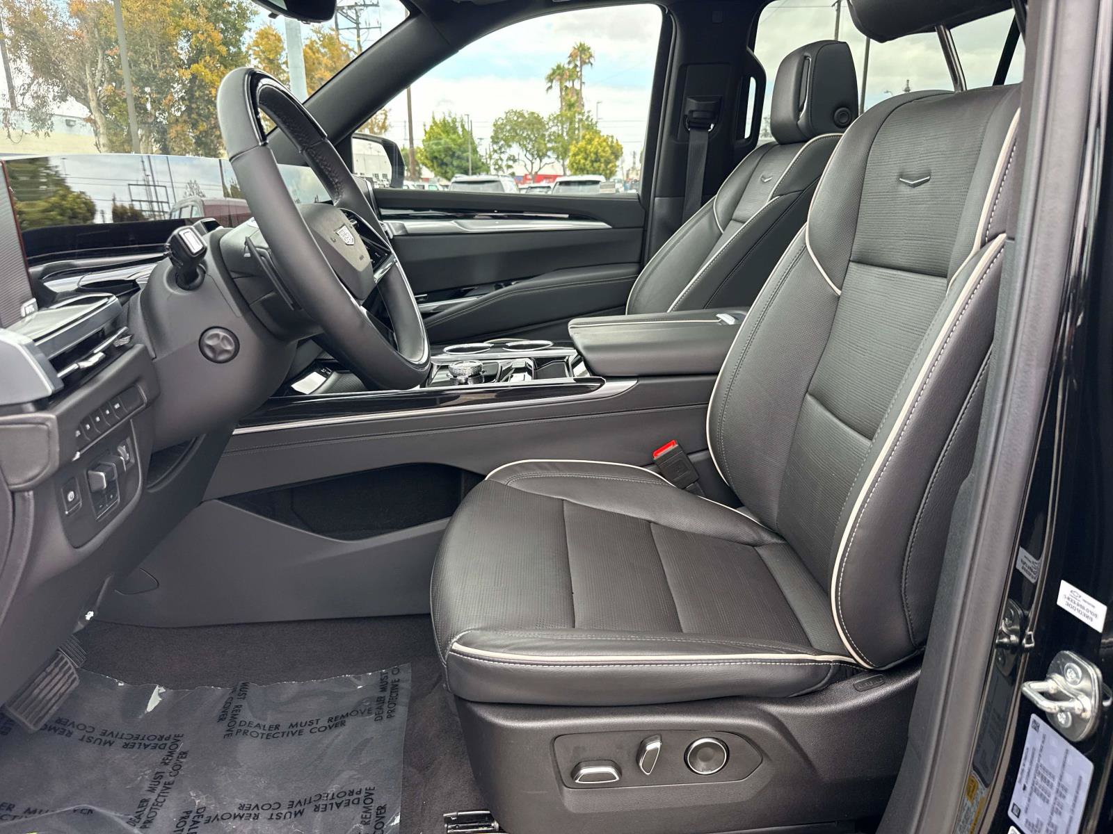 Used 2025 Cadillac Escalade ESV Sport AWD/4WD image 26