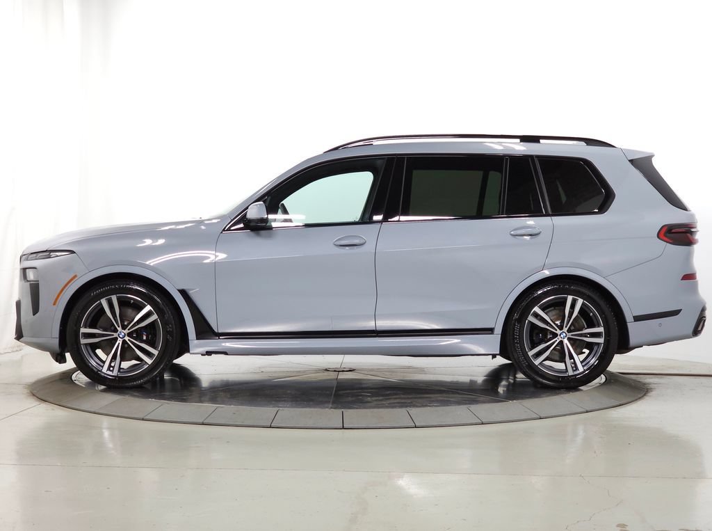 Used 2023 BMW X7 xDrive40i w/ M Sport Package AWD/4WD image 2