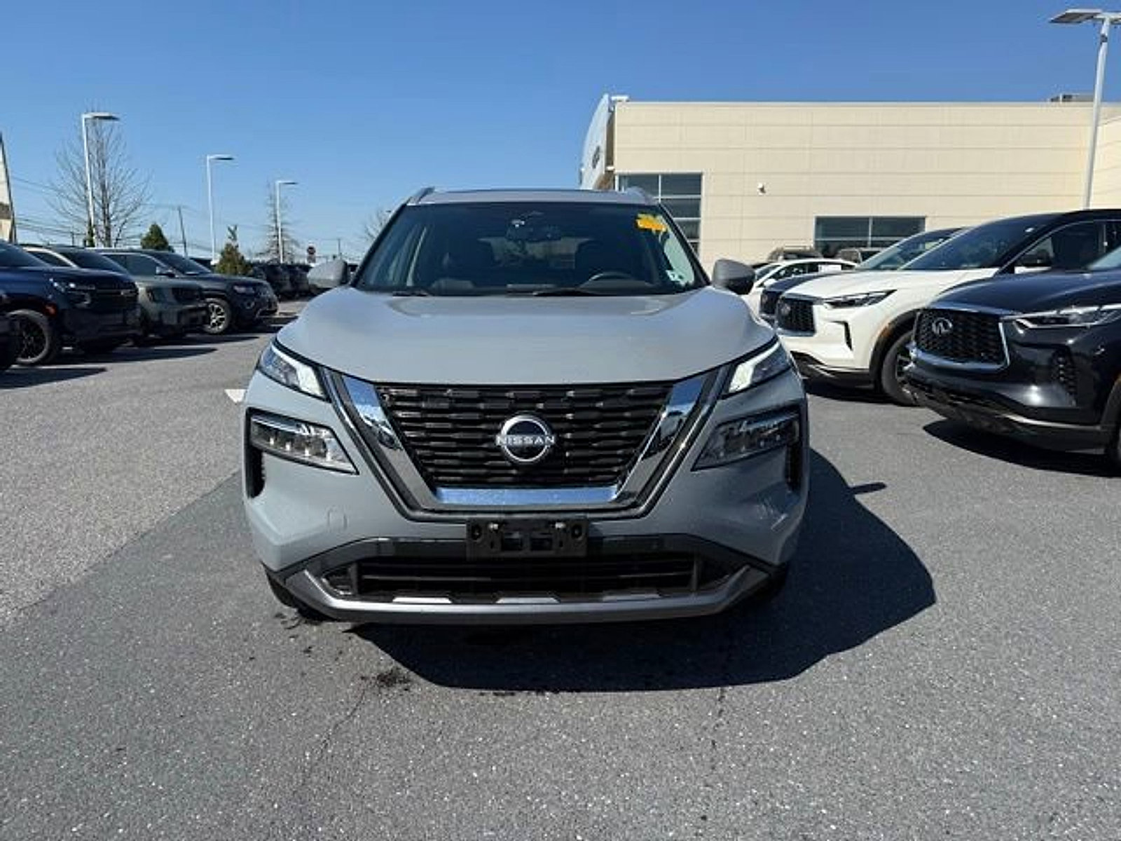 Used 2023 Nissan Rogue SL AWD/4WD image 3