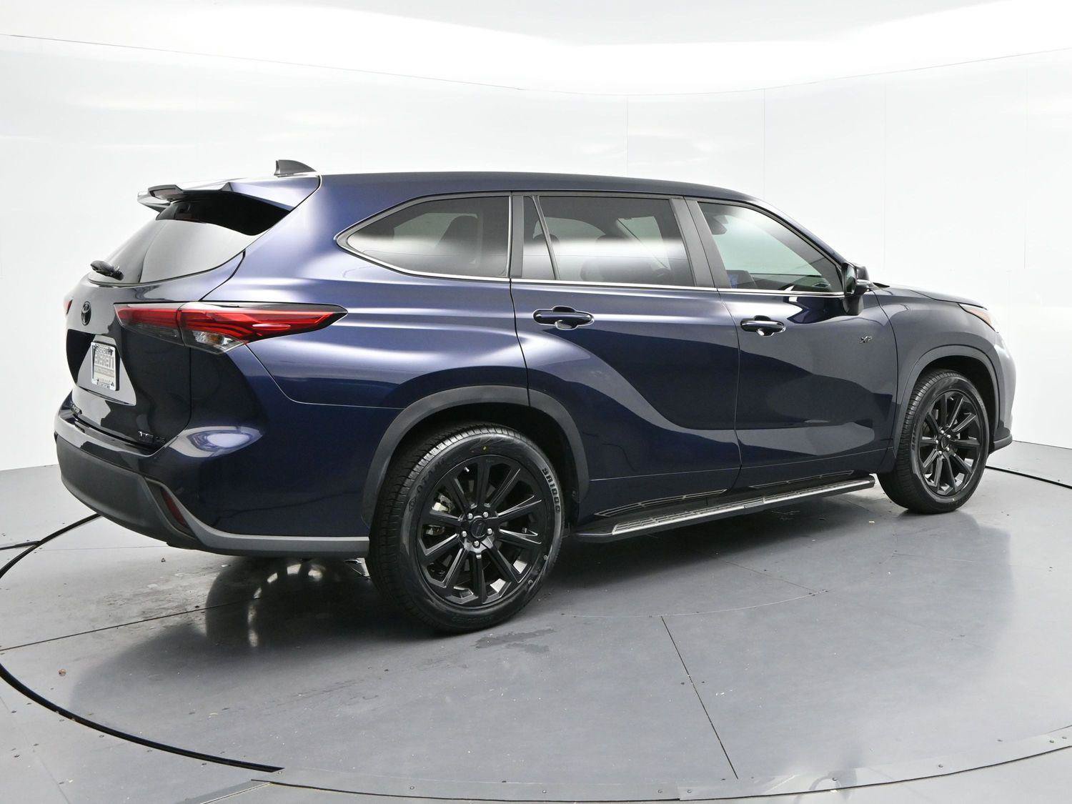 Used 2023 Toyota Highlander LE FWD image 7