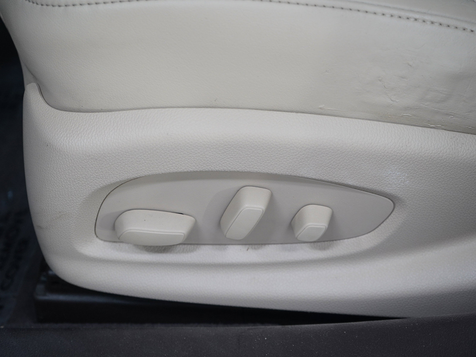 Used 2014 Buick LaCrosse Leather FWD image 22