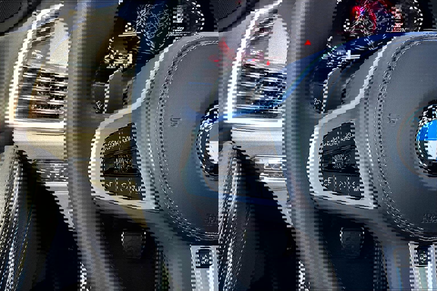 Used 2023 BMW X6 xDrive40i w/ M Sport Package image 23