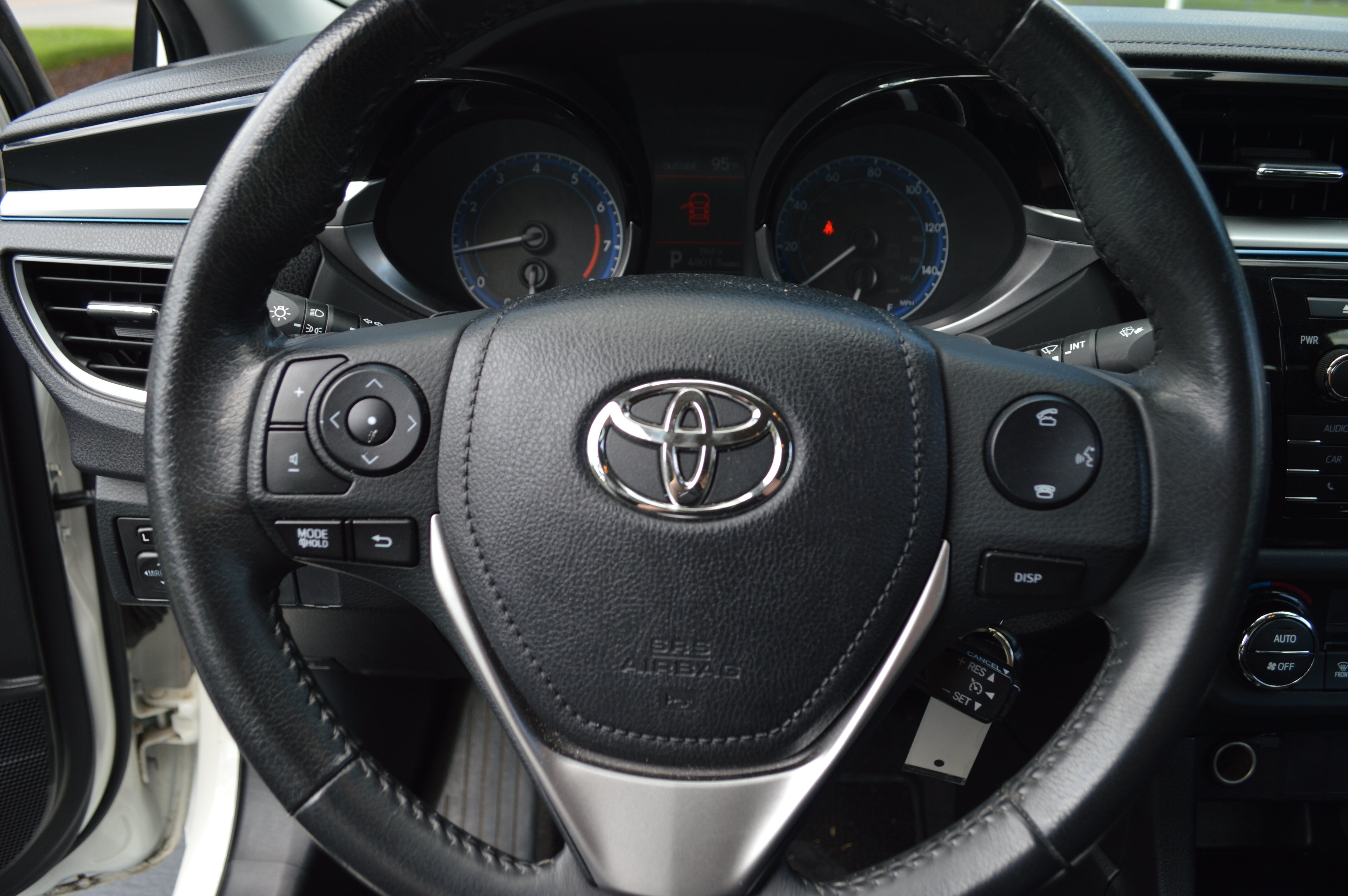 Used 2015 Toyota Corolla S FWD image 14