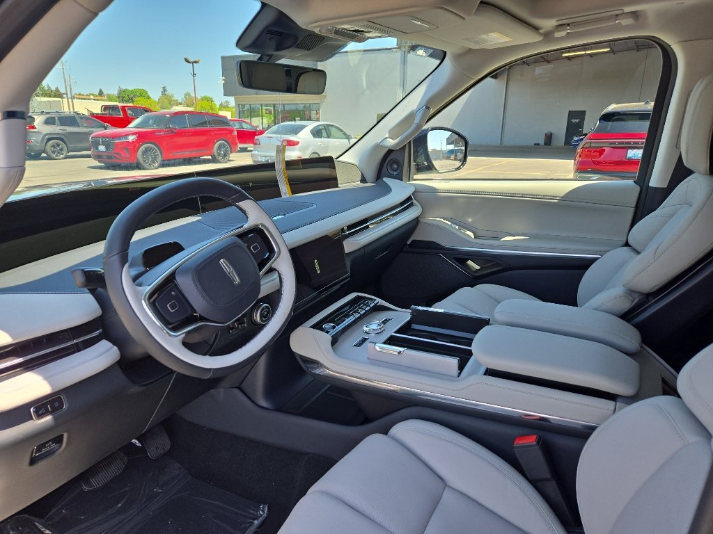 New 2026 Lincoln Navigator Reserve w/ Jet Appearance Package AWD/4WD image 12