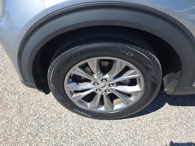 Used 2022 Ford Explorer XLT w/ Equipment Group 202A image 7