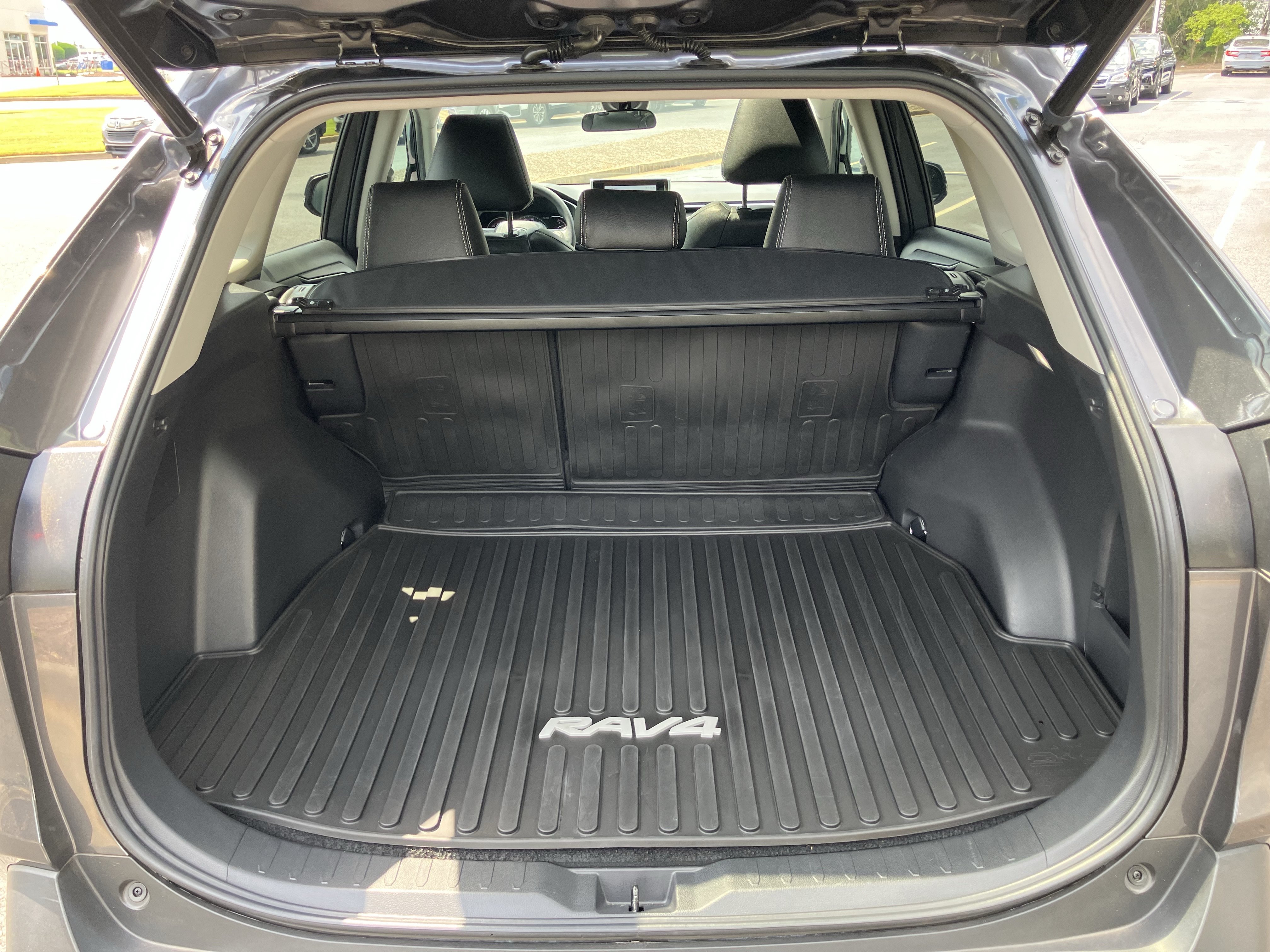 Used 2023 Toyota RAV4 XLE w/ Convenience Package FWD image 34