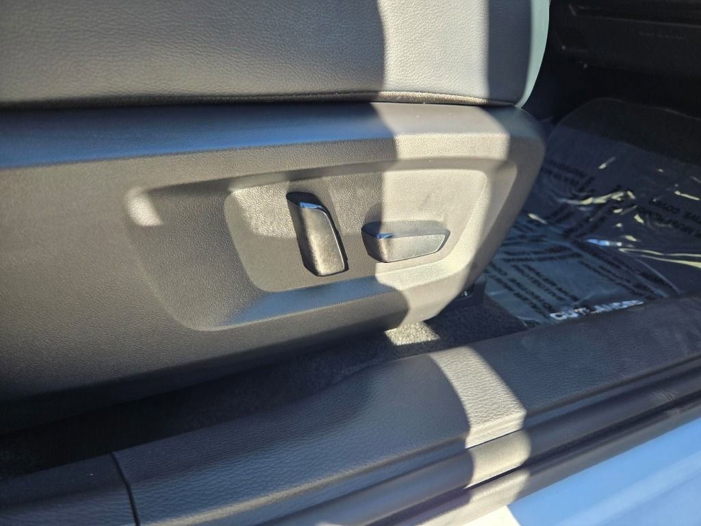 New 2025 Mitsubishi Outlander SEL image 5