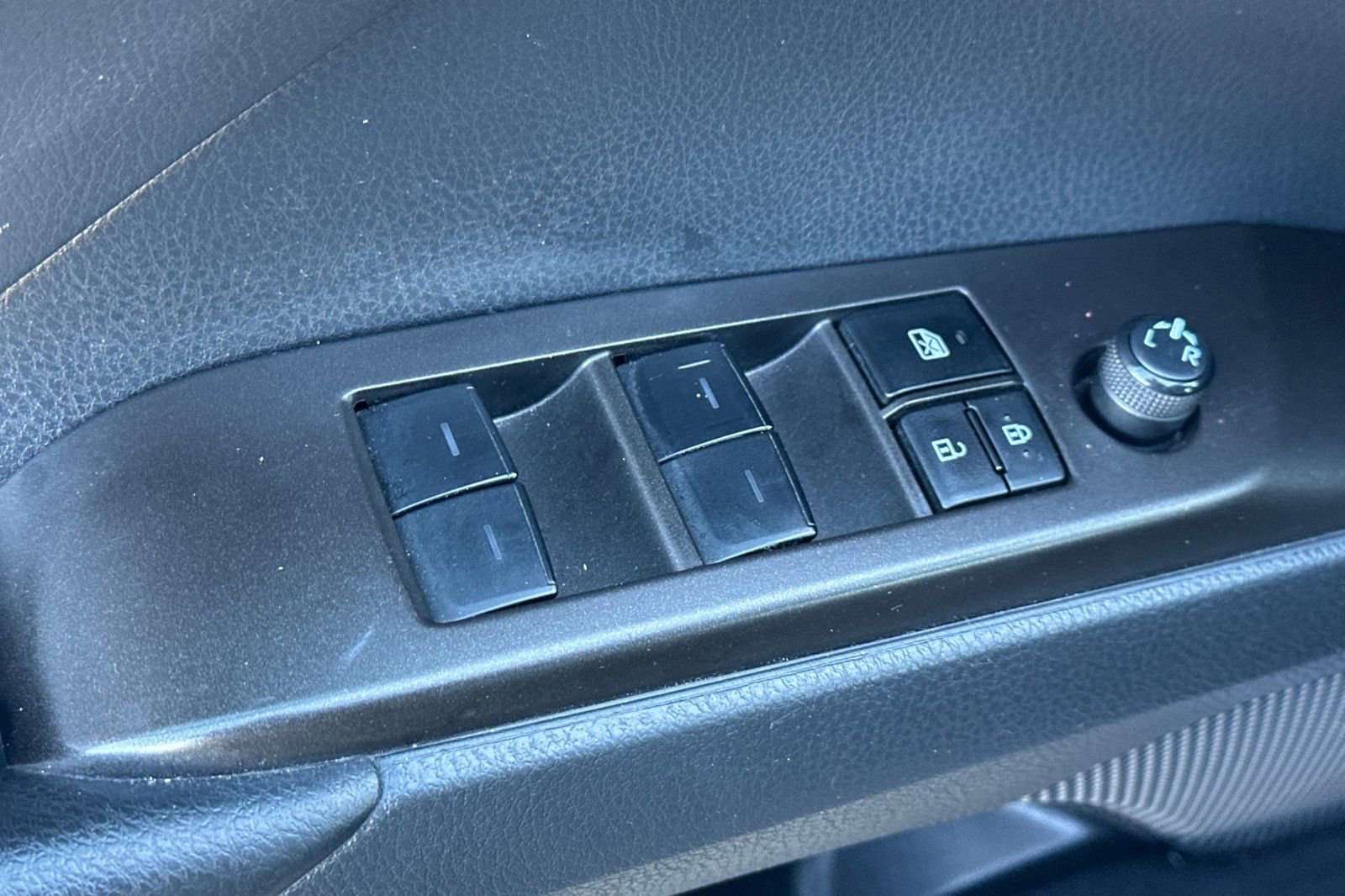 Used 2023 Toyota Camry SE image 12