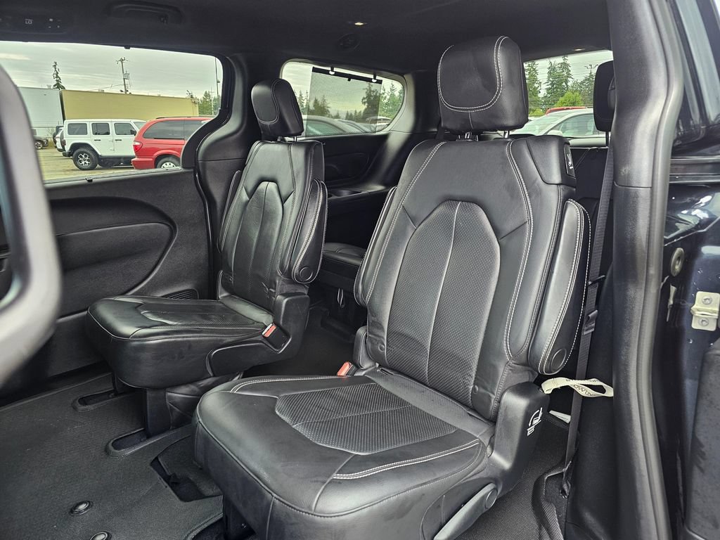 Used 2020 Chrysler Pacifica Touring-L Plus FWD image 17