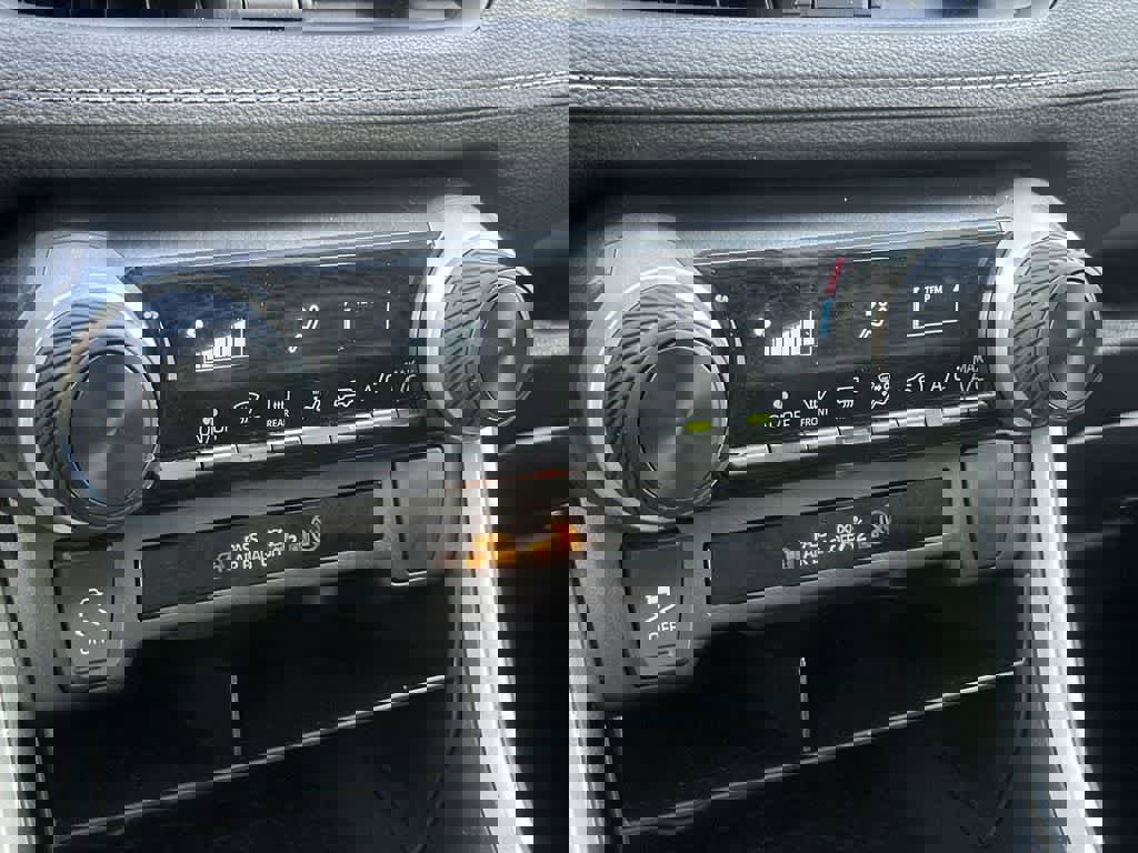 Used 2023 Toyota RAV4 LE FWD image 20