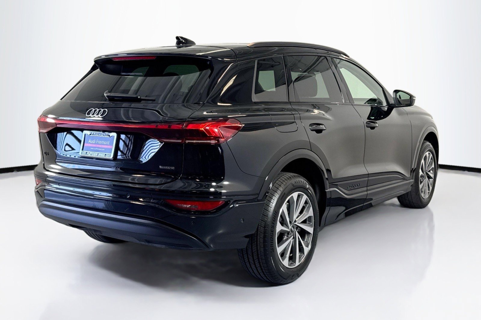 Used 2025 Audi Q6 e-tron Prestige AWD/4WD image 5