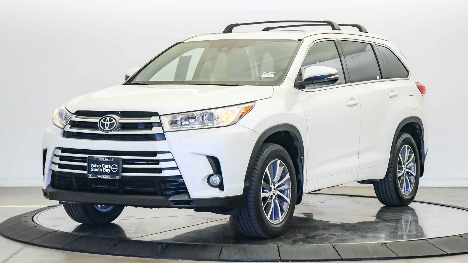 Used 2017 Toyota Highlander XLE w/ Preferred Accessory Package AWD/4WD image 1