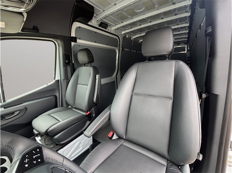 Used 2025 Mercedes-Benz Sprinter 3500 170 Extended Cargo image 15