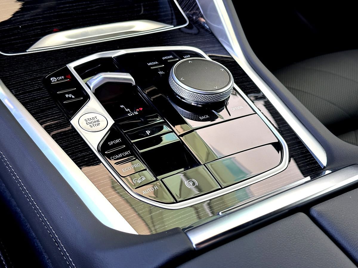 New 2026 BMW X6 xDrive40i w/ Climate Comfort Package image 16