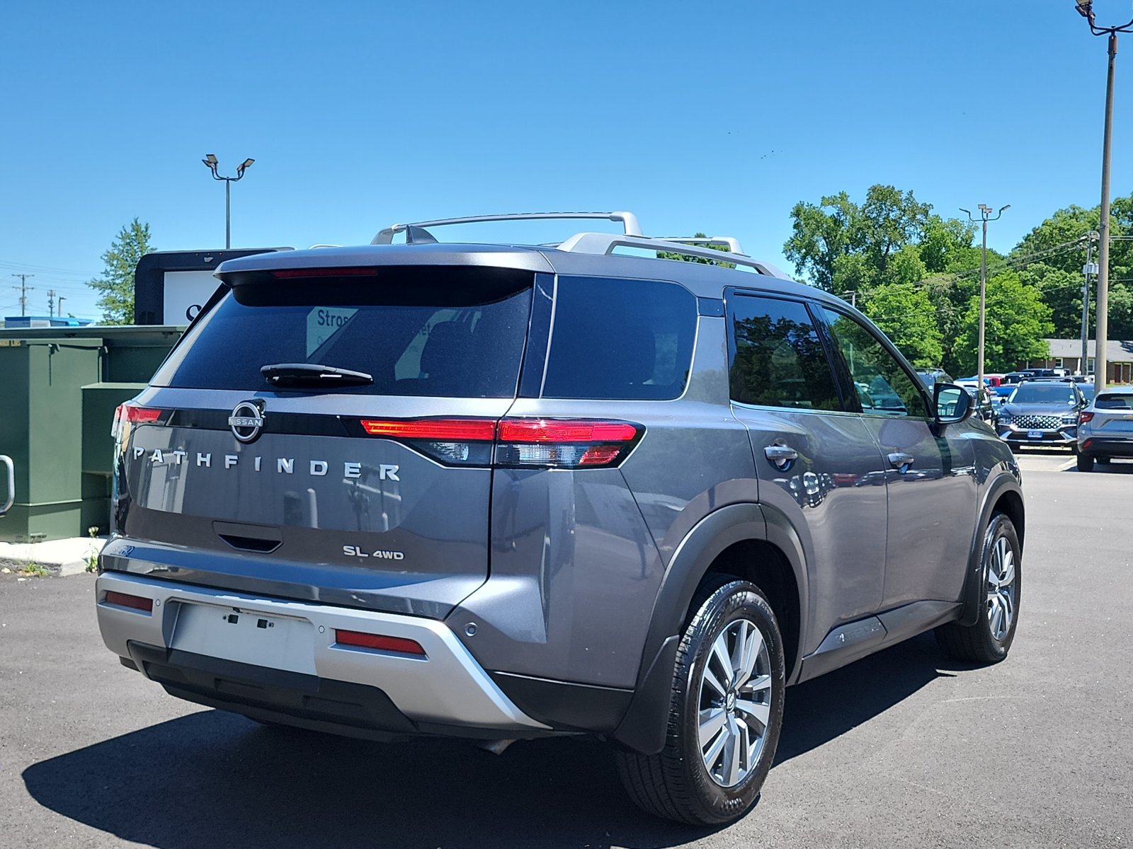 Used 2025 Nissan Pathfinder SL AWD/4WD image 5