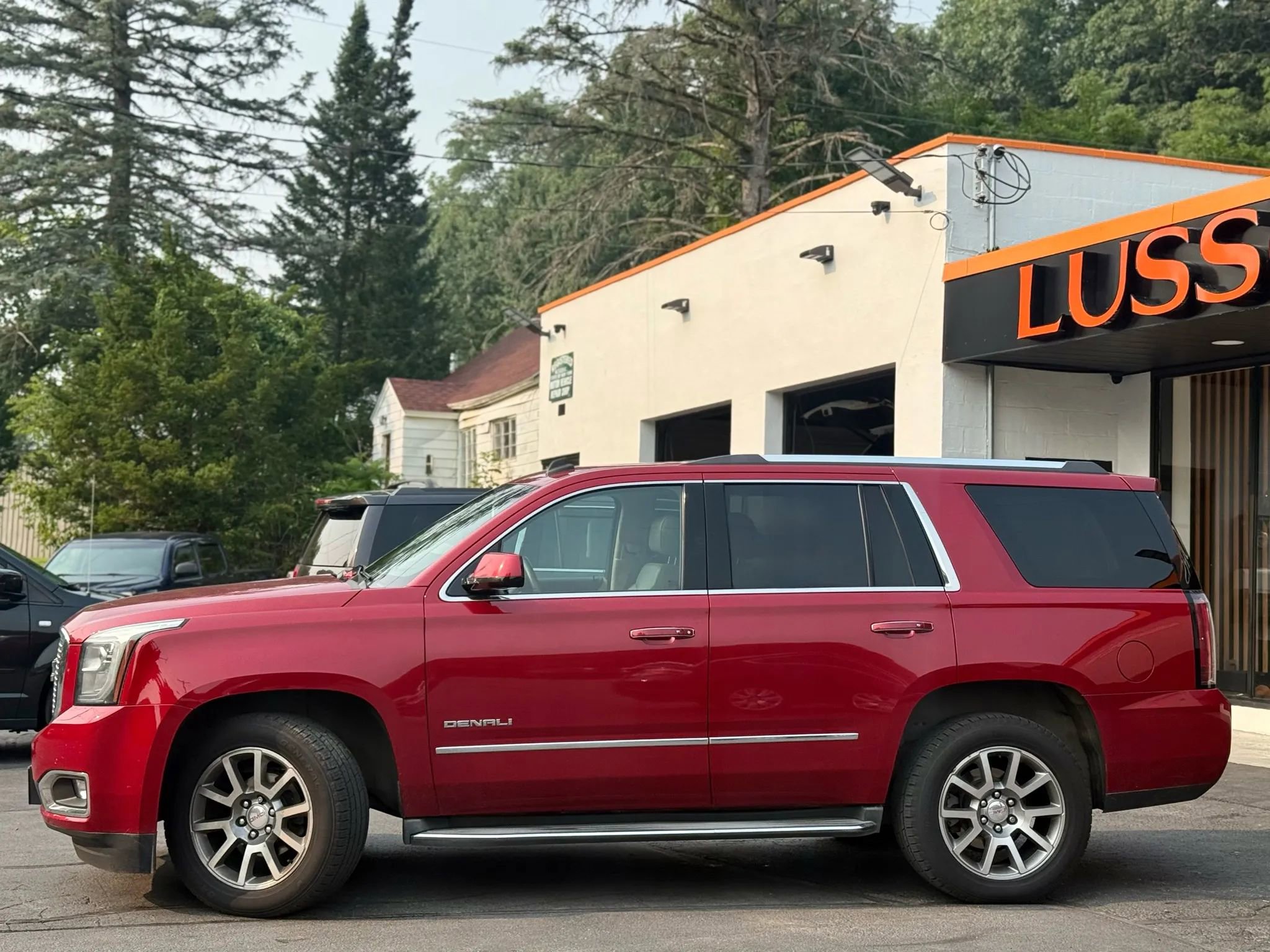 Used 2015 GMC Yukon Denali w/ Touring Package image 53