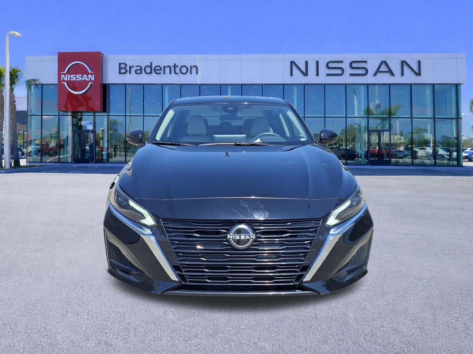 Used 2024 Nissan Altima 2.5 SL FWD image 2
