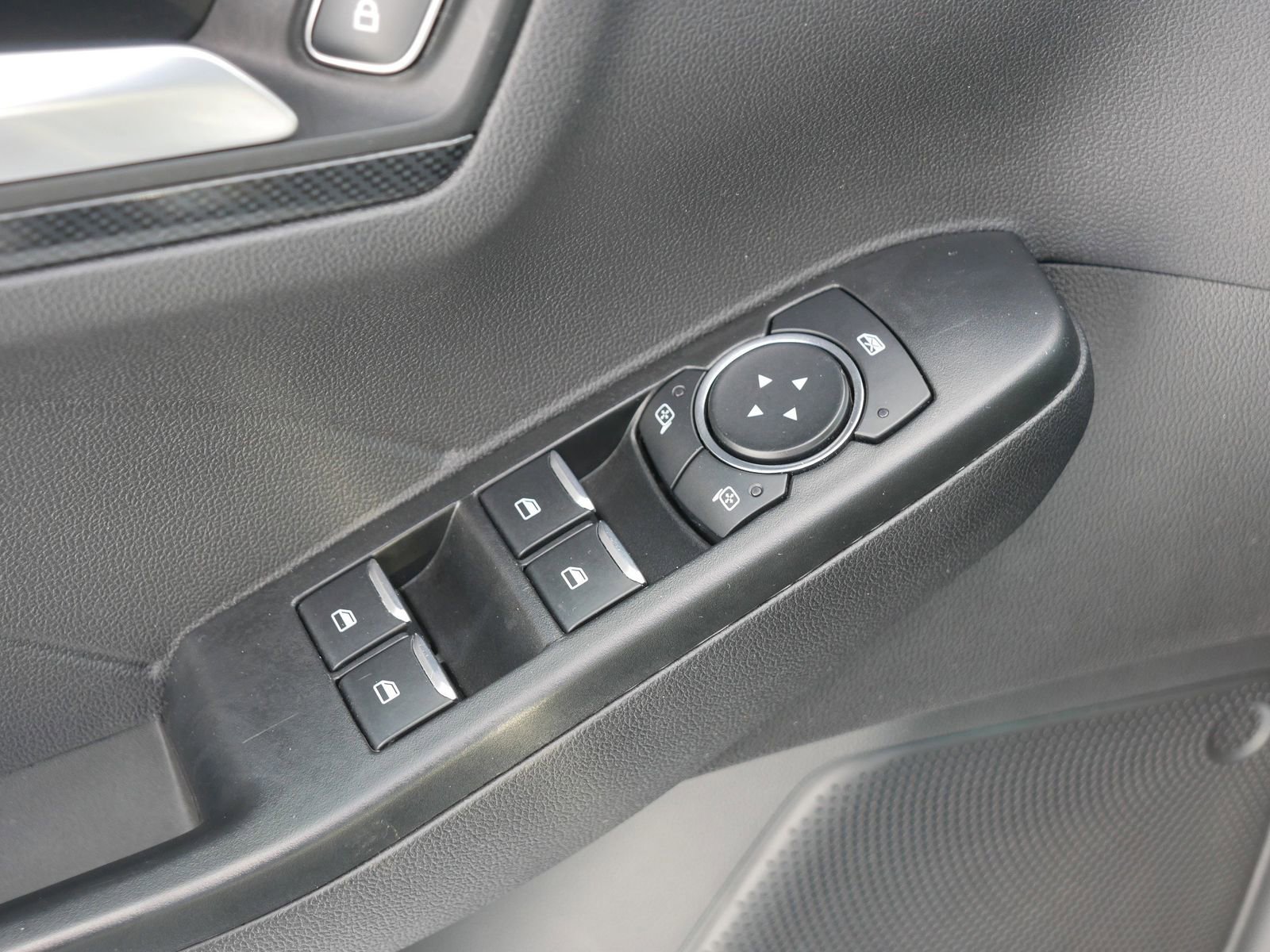 Certified 2025 Ford Escape ST-Line image 17