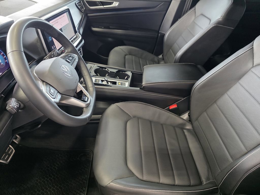 Used 2025 Volkswagen Atlas Cross Sport SEL R-Line AWD/4WD image 8