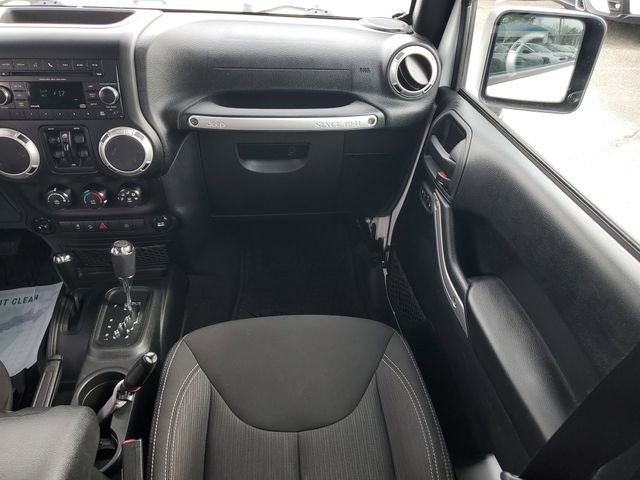 Certified 2017 Jeep Wrangler Unlimited Sahara w/ Connectivity Group image 16