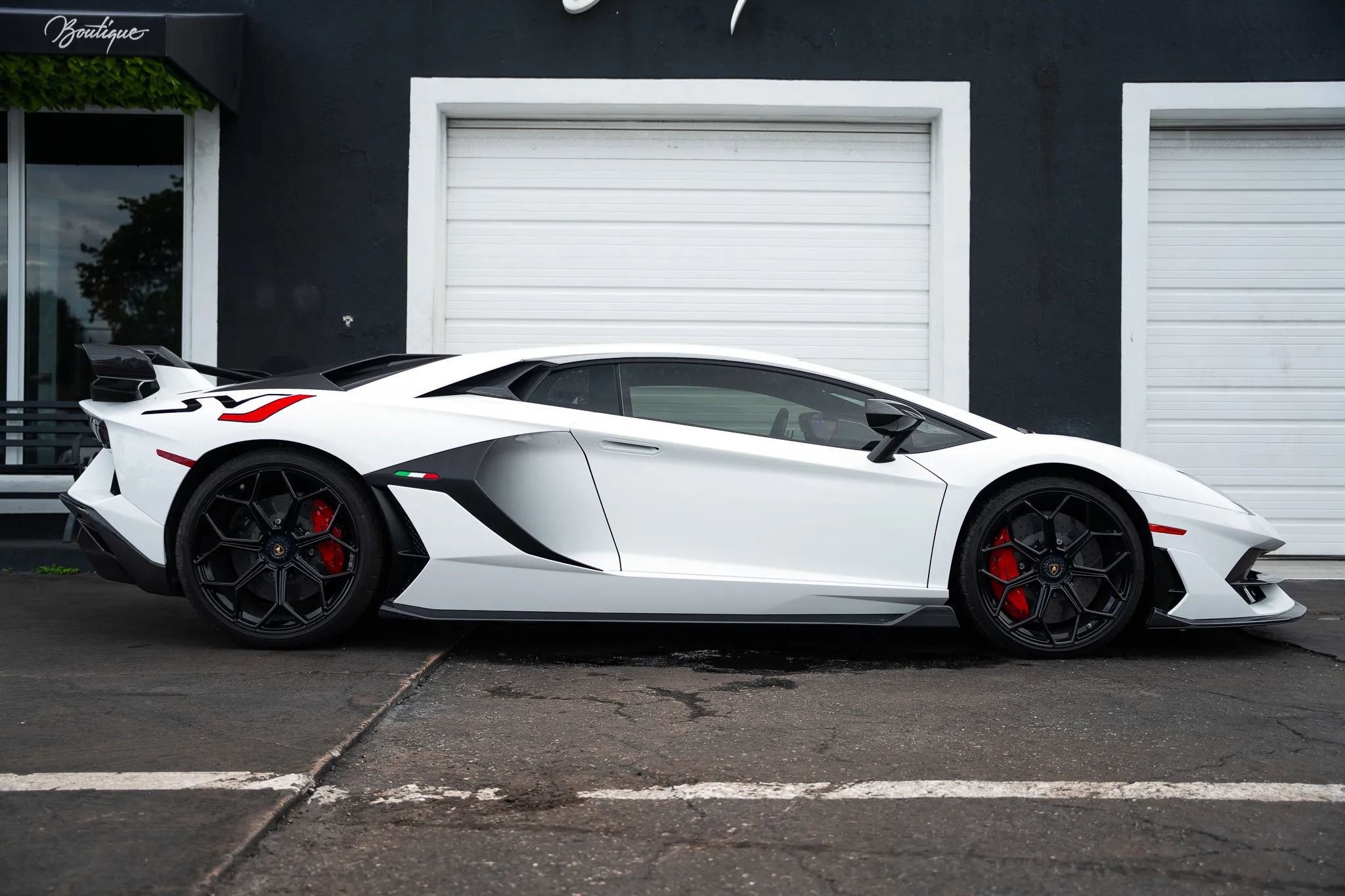 Used 2019 Lamborghini Aventador SVJ AWD/4WD image 7
