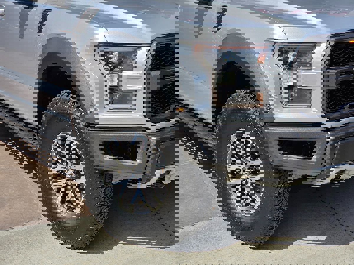 Used 2018 Ford F150 Raptor w/ Equipment Group 802A Luxury image 4