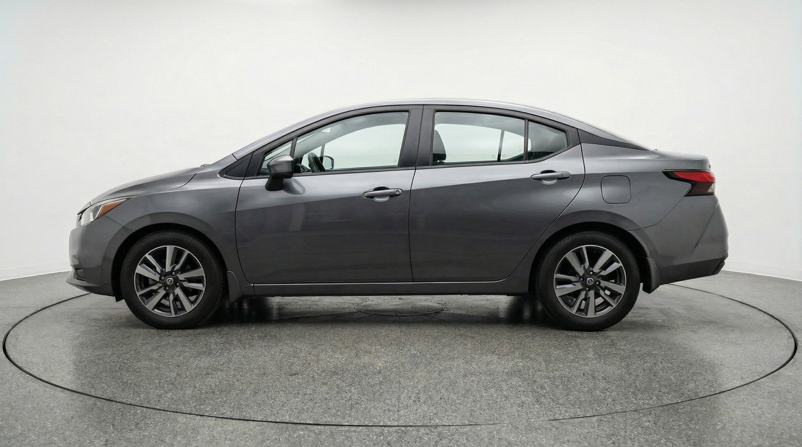 Used 2025 Nissan Versa SV image 5