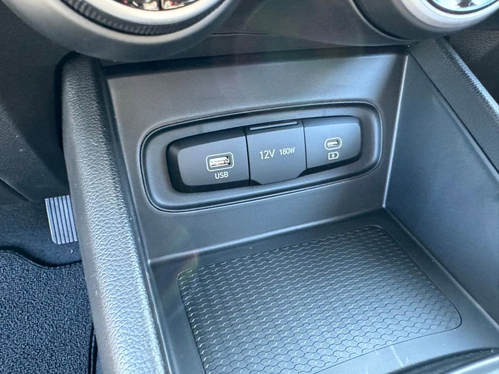 New 2025 Hyundai Venue SEL image 27